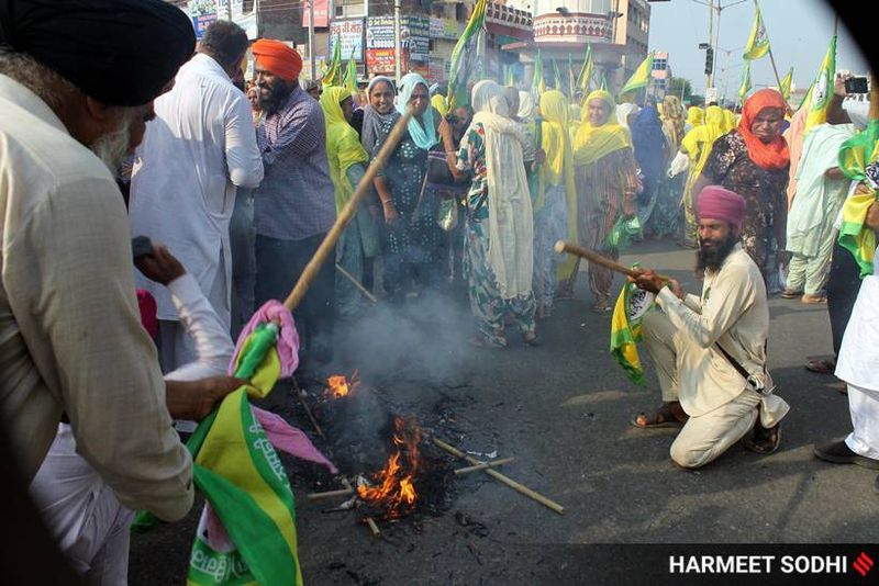 Opondo-se a novos projetos de lei agrícolas, agricultores lançam protestos em Punjab