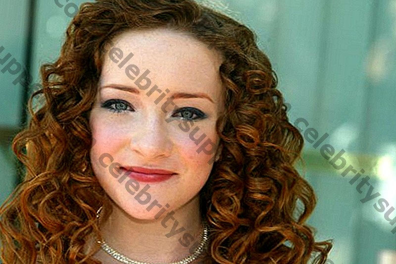 Scarlett Pomers Networth