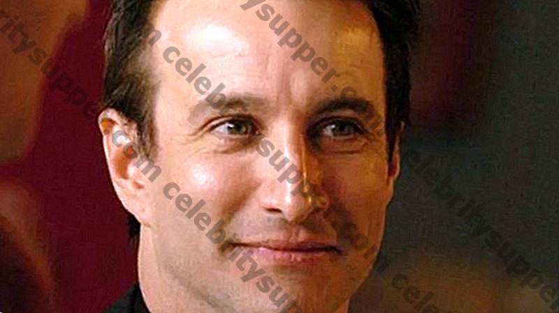Bronson Pinchot Networth