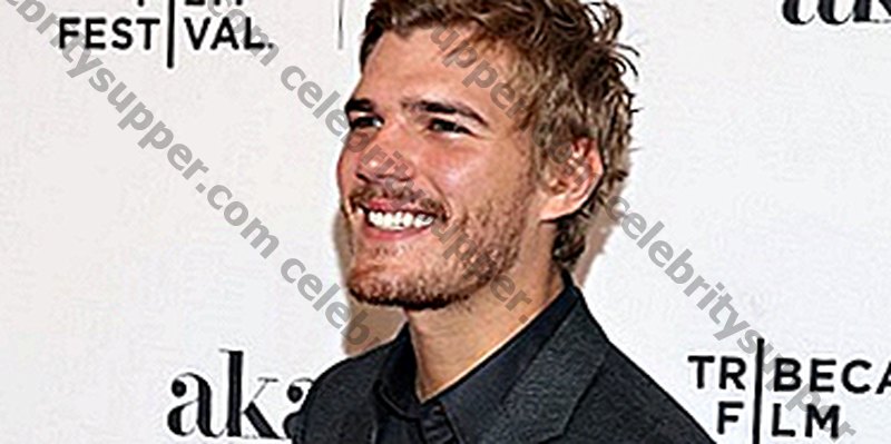 Chris Zylka Networth