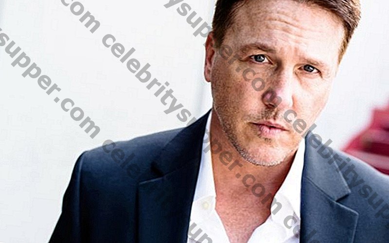Lochlyn Munro Networth