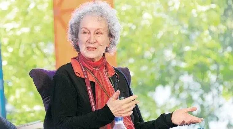 Margaret Atwood apresenta uma nova coleção de poesia após uma década