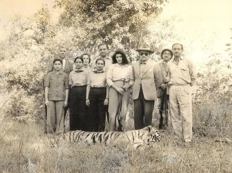 Família real de Jaipur, Jaipur, Gayatri Devi, John Zubrzycki, novo livro de John Zubrzycki, Man Singh, Man Singh II, Ayesha e Jai, vida de Gayatri Devi, história de Gayatri Devi, livro de Gayatri Devi, livros, notícias sobre livros, Indian Express