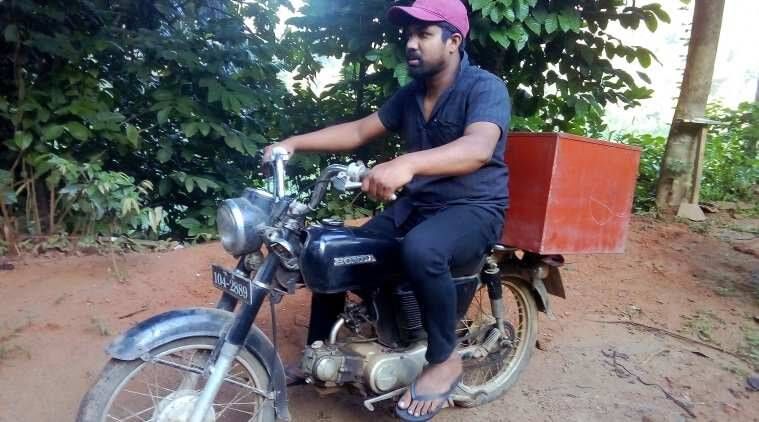Livros de bicicleta: um homem do Sri Lanka administra uma biblioteca móvel para crianças
