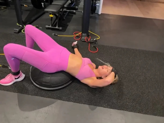   Khloe Kardashian quebra sua rotina de exercícios
