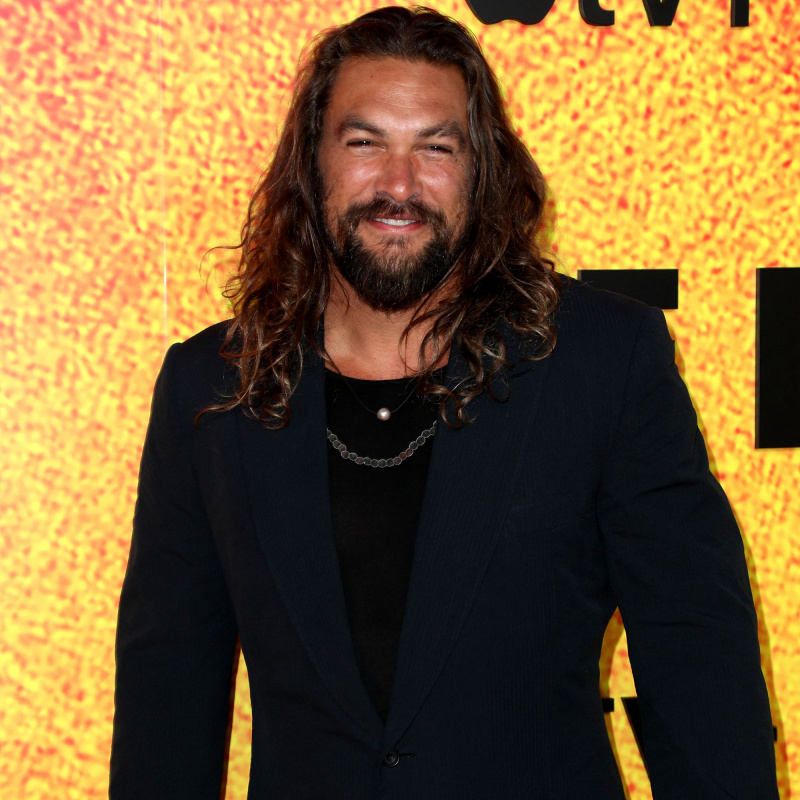 Jason Momoa brinca sobre manter o seu'Dad Bod' After Hernia Surgery