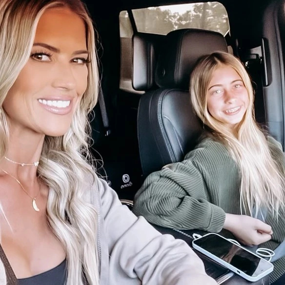 'Desacelerar'! Filha de Christina Haack, Taylor, 'está se tornando uma pré-adolescente'