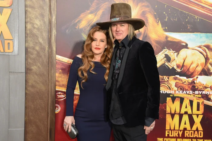   Reportagem Lisa Marie Presley Ex-marido Michael Lockwood revela como ele e suas filhas gêmeas estão lidando com a morte dela Finley Aaron Love Lockwood Harper Vivienne Ann Lockwood