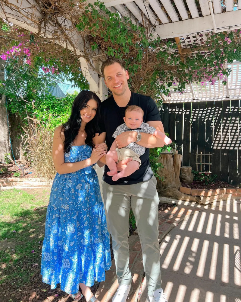 Fotos de família! Portões do Corvo' and Adam Gottschalk’s Best Pics With Son Gates