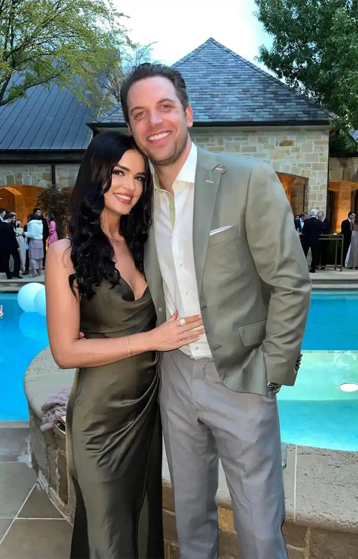 Raven Gates, bacharel, está grávida, esperando o bebê número 2 com o marido Adam Gottschalk