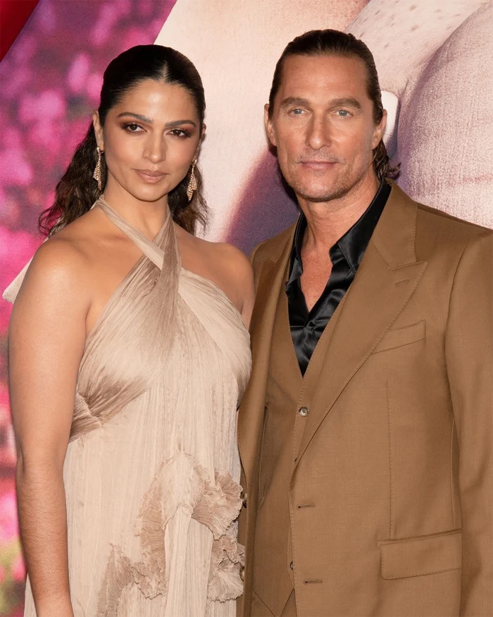   Matthew McConaughey e Camila Alves' Sons Levi and Livingston Look Just Like Him in Rare Family Photo