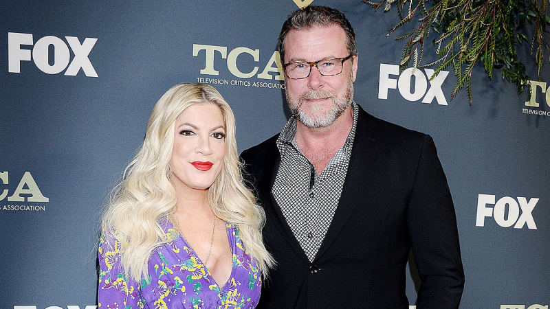   Tori Spelling e Dean McDermott fazem rara aparição pública juntos em passeio de fim de semana do Dia do Trabalho