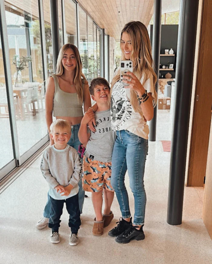   Christina Hall brinca com a filha Taylor, 12, disse a ela para não usar leggings enquanto fazia recados