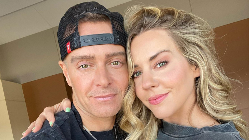 Joey Lawrence e esposa Samantha Cope esperando 1º filho juntos, seu 3º: Baby Bump Photo