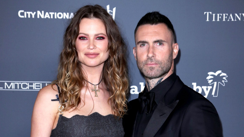Adam Levine Behati Prinsloo esperando o bebê nº 3