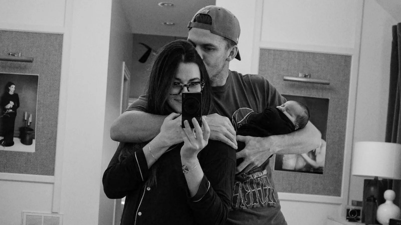 Tia Booth, do Bachelor Nation, compartilha a primeira foto dela e do filho de Taylor Mock, Tatum: foto de família