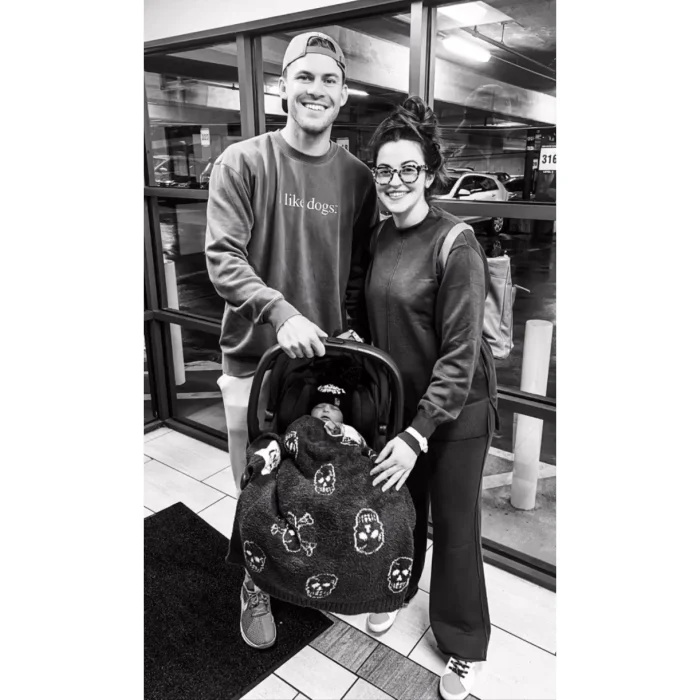   nação solteira's Tia Booth Shares 1st Photo of Her and Fiance Taylor Mock's Son Tatum: Family Pic