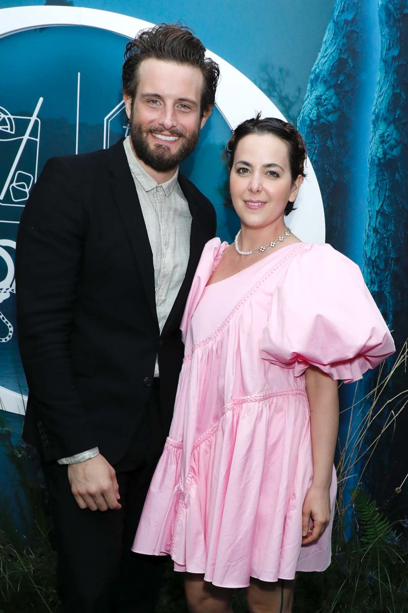   Nico Tortorella, de Younger, Bethany C. Meyers esperando o primeiro bebê