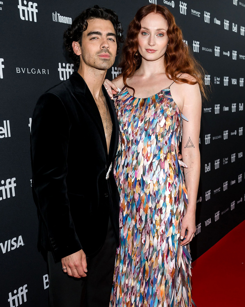   A filha de 2 anos de Joe Jonas e Sophie Turner, Willa, 'adora ser uma irmã mais velha'