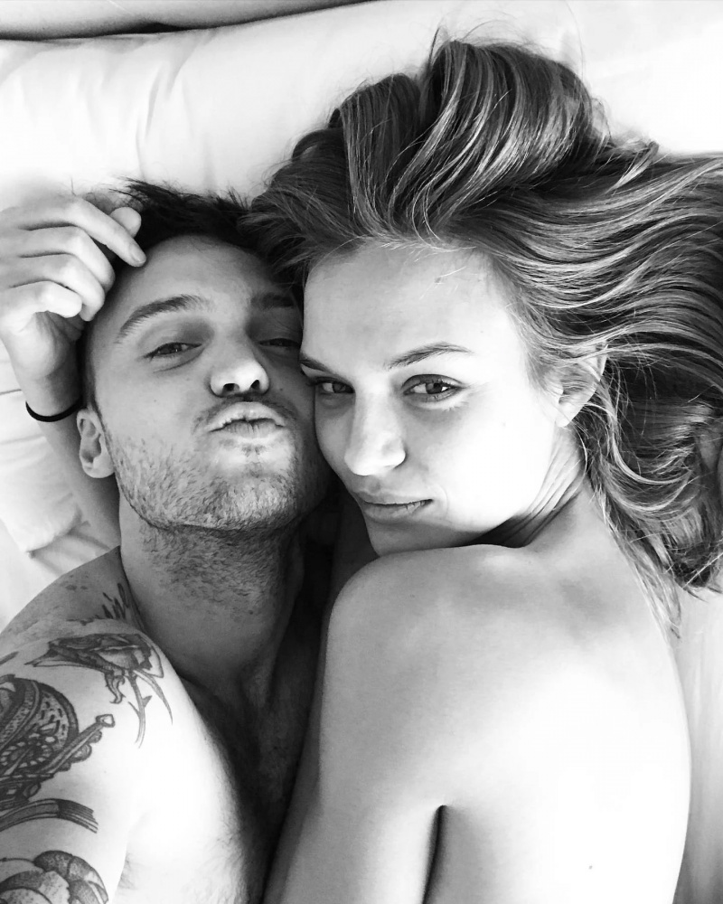   Josephine Skriver e Alexander DeLeon Gravidez 2023