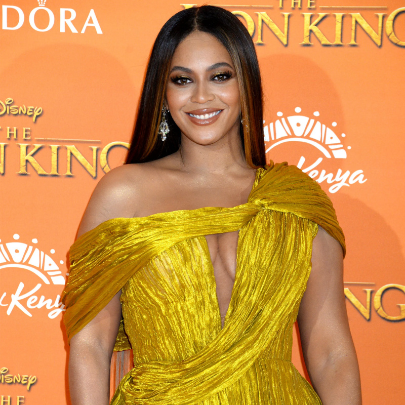   Beyoncé e mais celebridades grávidas que revelaram barrigas de bebê em premiações