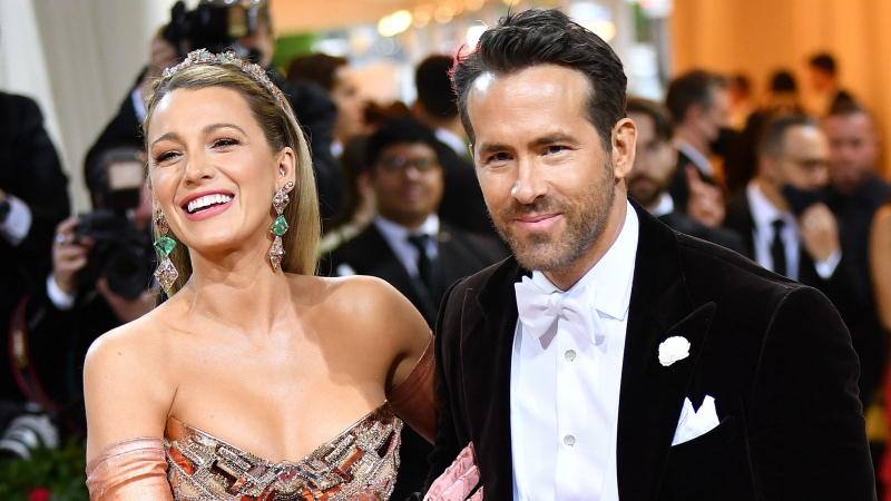 As 3 filhas grávidas de Blake Lively e Ryan Reynolds 'não podem esperar' pelo bebê nº 4