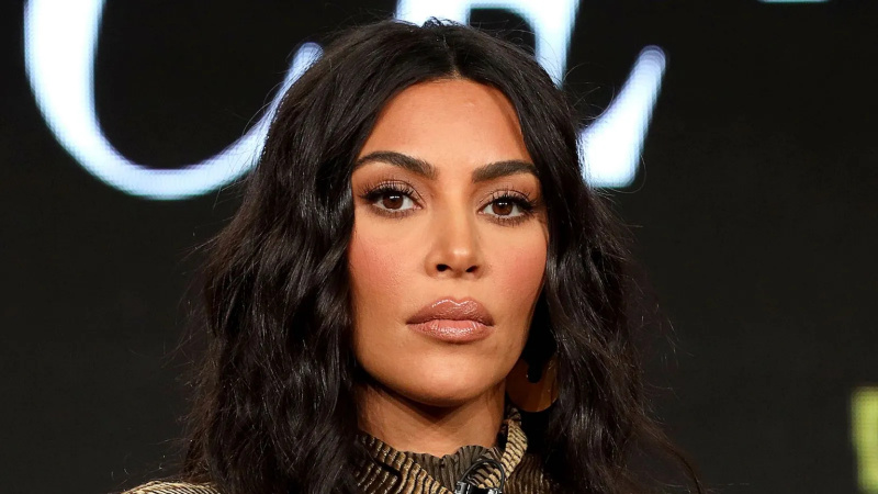 Kim Kardashian enfrenta reação de fãs que acham que seus cachorros vivem em uma garagem