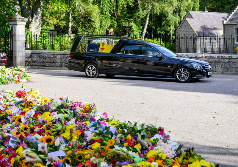 Rainha's Coffin Leaves Balmoral With Princess Anne, Sir Timothy Laurence