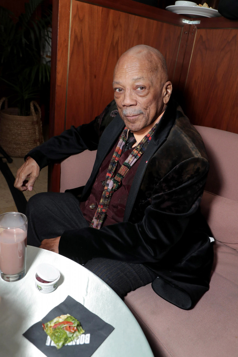   Quincy Jones é liberado do hospital após emergência médica