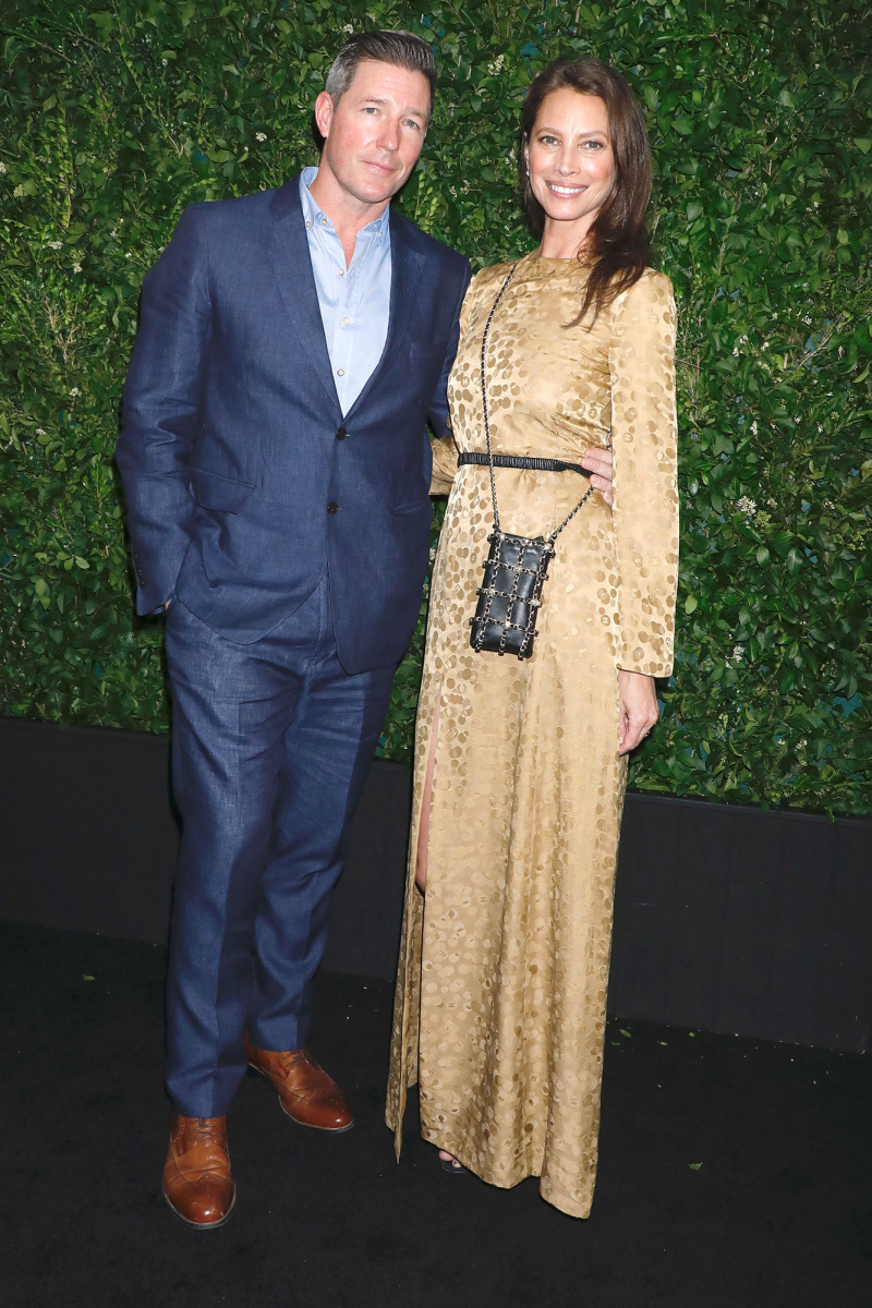 Álbum de família de Christy Turlington e Ed Burns com crianças: fotos