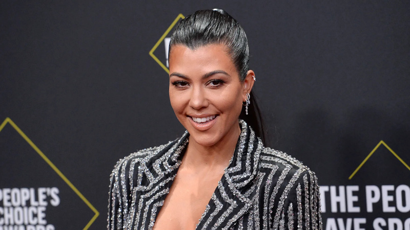   Kourtney Kardashian diz que sua energia é'Finally Back' 1 Year After Last IVF Cycle