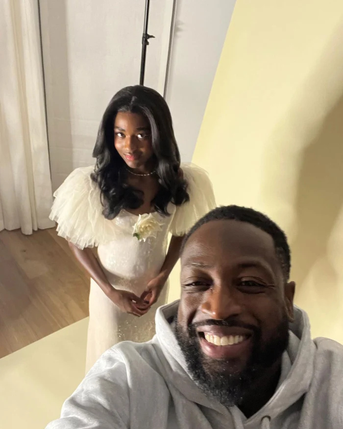   Dwyane Wade tira doce selfie com a filha Zaya antes do baile de inverno