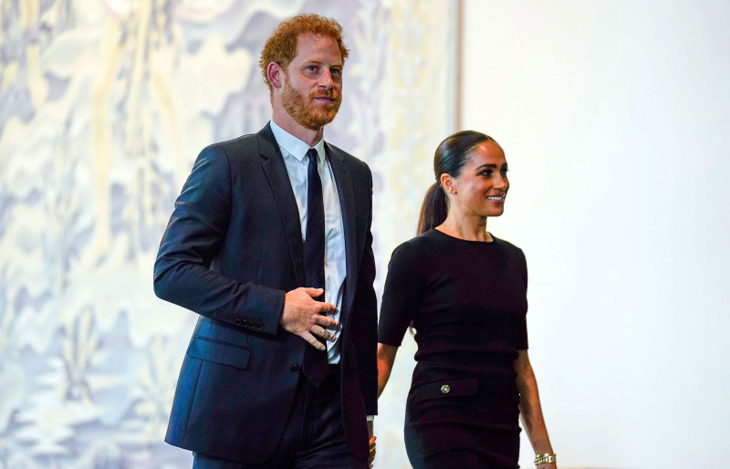 Rei Carlos III's Call Out to Prince Harry and Meghan Markle in Speech Is an Olive Branch Royal Expert Says