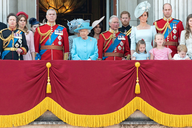 Príncipe Andrew recebe exceção para usar uniforme militar na vigília final da rainha Elizabeth II Príncipe Harry não é permitido 3