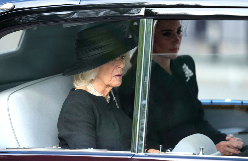 Princesa Kate e Camilla seguem a rainha's Procession in the Same Car
