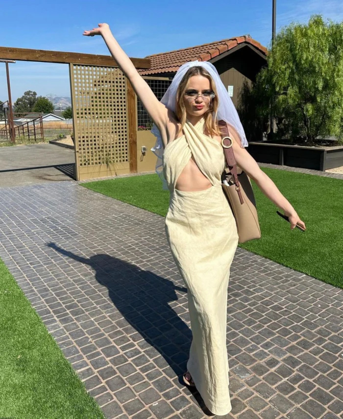 Joey King comemora despedida de solteira quase 18 meses após Steven Piet propor casamento