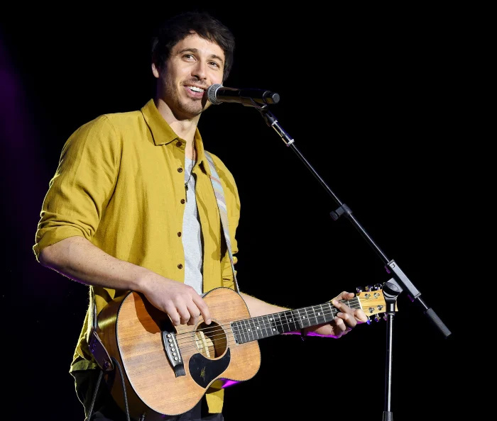   Kelsea Ballerini pondera se Morgan Evans a usou para a carreira 2