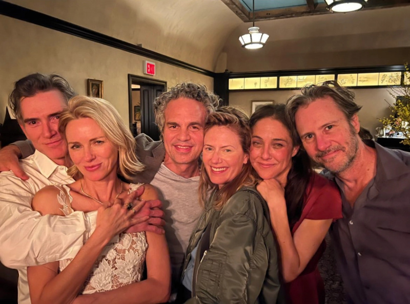 Billy Crudup, Naomi Watts, Mark Ruffalo, Sunrise Coigney, Lily Thorne e Josh Hamilton.
