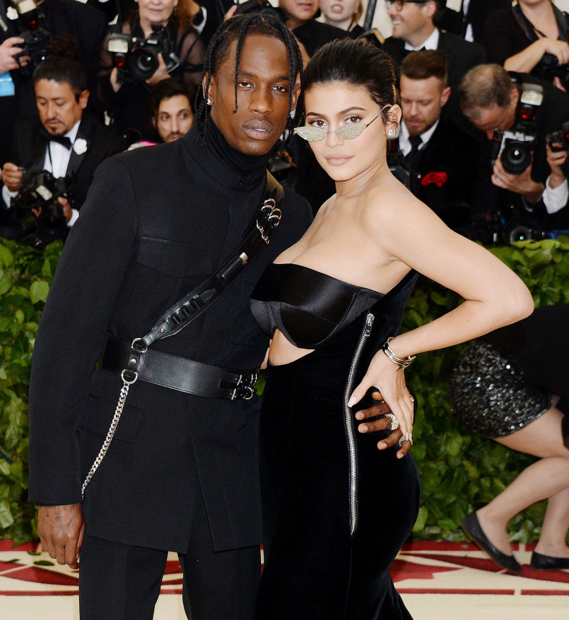 Kylie Jenner Travis Scott Casais que fizeram sua estréia no tapete vermelho no Met Gala