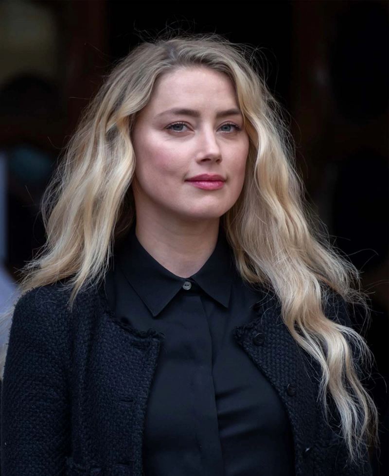   Amber Heard secretamente dá as boas-vindas a seu primeiro filho via barriga de aluguel