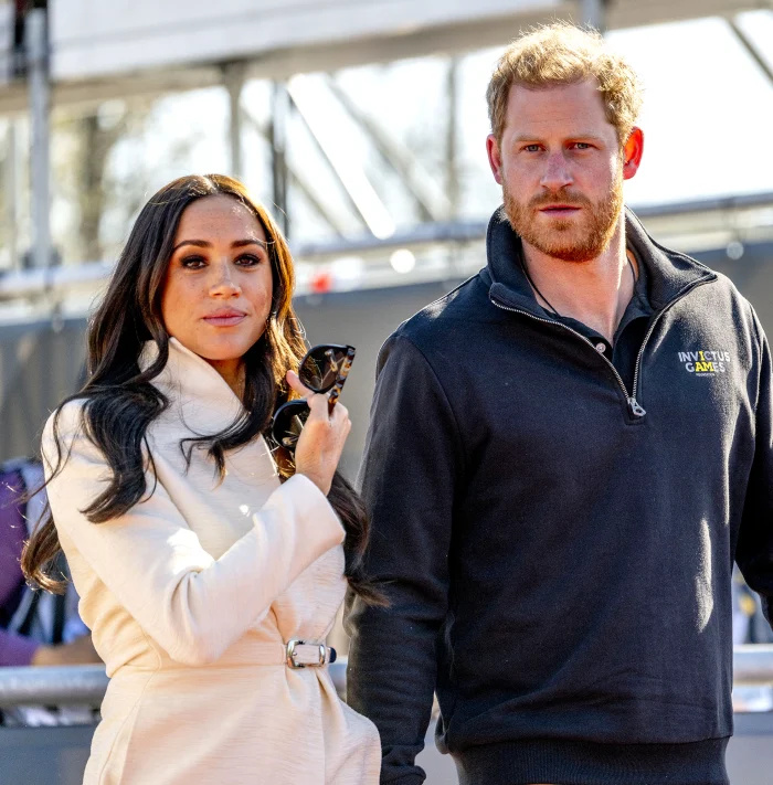   A família real acredita que o príncipe Harry e Meghan Markle estão 'cavando-se em um buraco mais profundo'