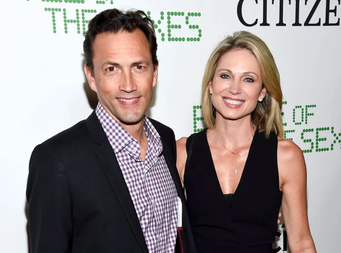   Amy Robach e T.J. Holmes Don't Appear on 'GMA3' Days After Alleged Cheating Scandal checkered purple button up