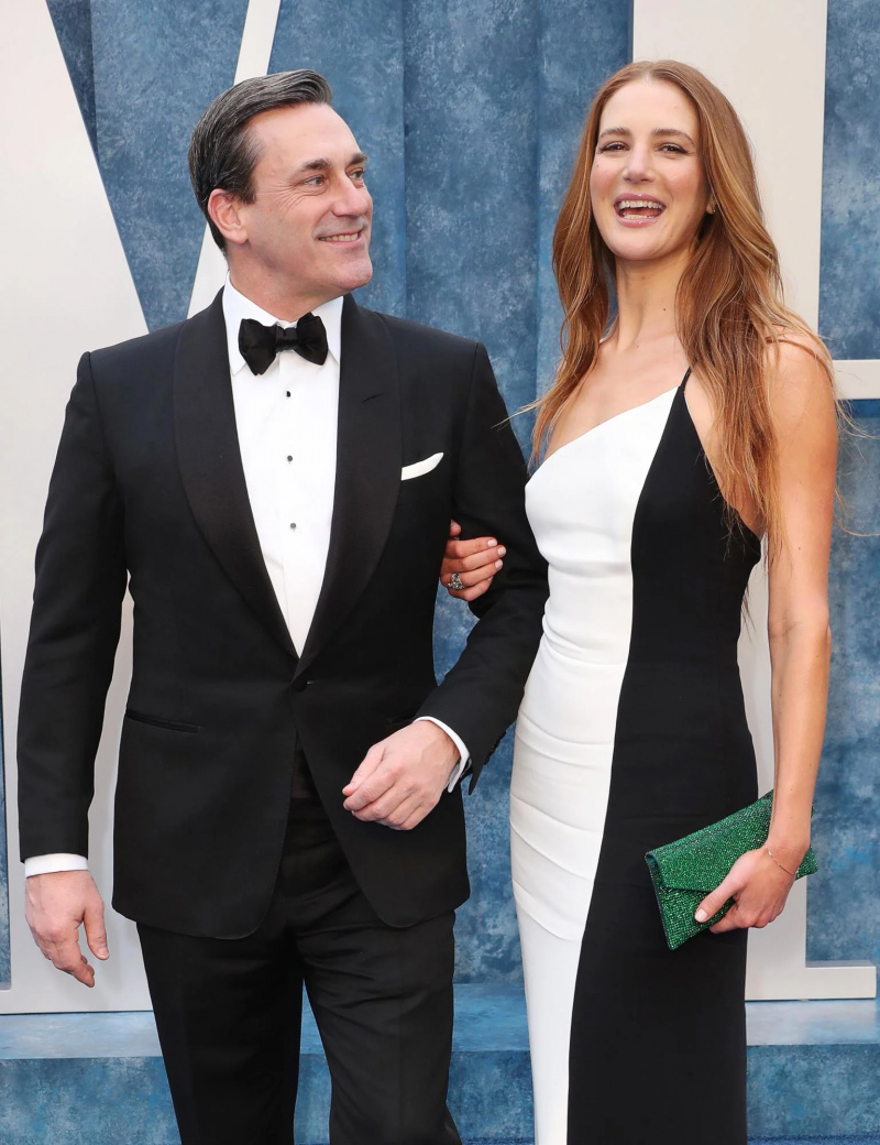   Jon Hamm e a esposa Anna Osceola estão pensando em ter filhos logo após o casamento-213