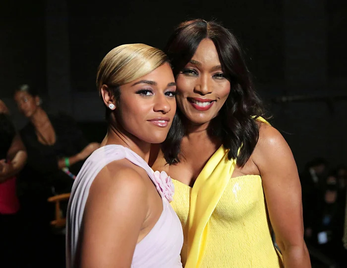   Angela Bassett verificou Ariana DeBose SAG AWARDS 2023 3
