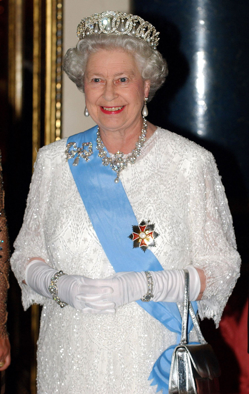 Príncipe William e Duquesa Kate recebem oficialmente novos títulos reais após a rainha Elizabeth II's Death 3