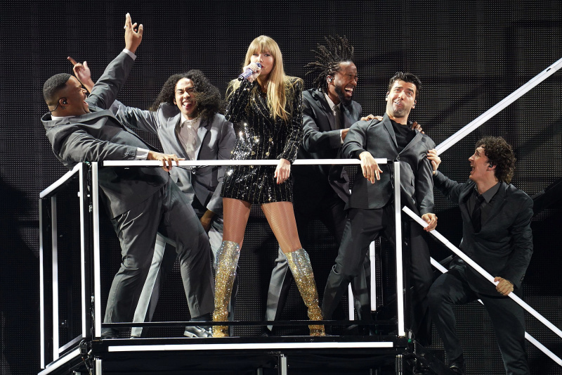   Ela é o homem'! Veja as roupas mais estilosas da 'Eras ​​Tour' de Taylor Swift