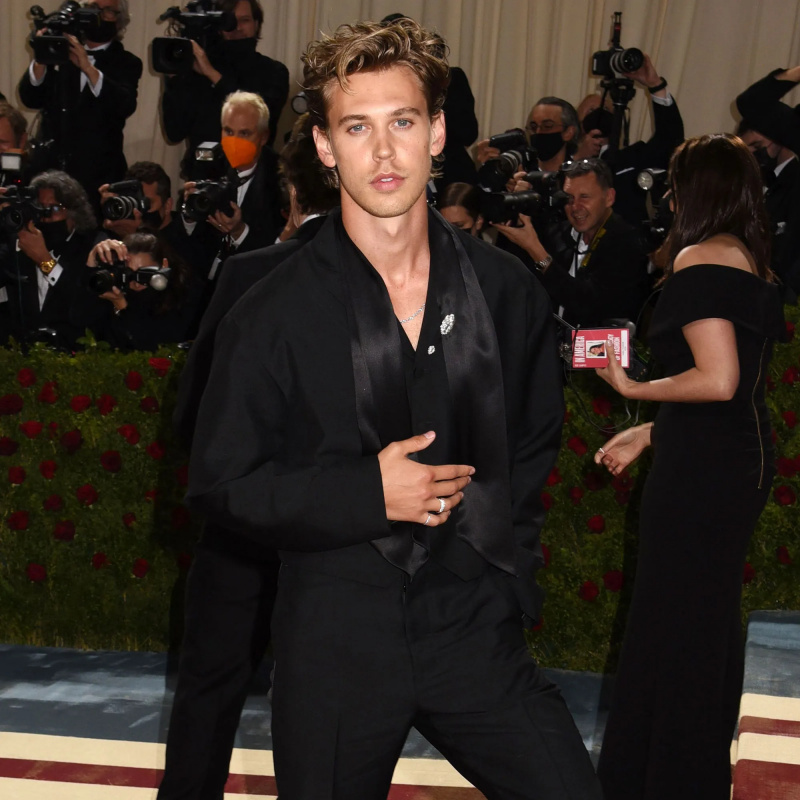 Austin Butler ao longo dos anos da estrela da Nickelodeon interpretando Elvis Presley
