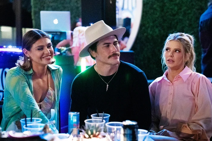 Vanderpump Rules' Tom Sandoval diz que ele e Raquel Leviss estão 'fazendo uma pausa' após o escândalo de trapaça - 955
