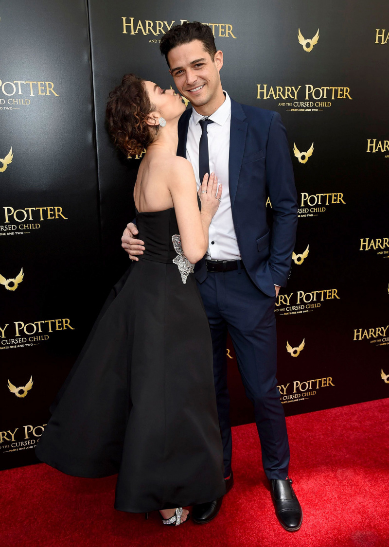   Ty Burrell deveria oficializar o casamento de Sarah Hyland com Wells Adams 2