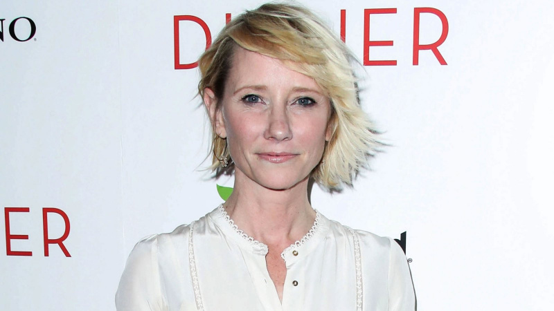 Anne Heche ficou presa em casa em chamas por 45 minutos após acidente de carro fatal